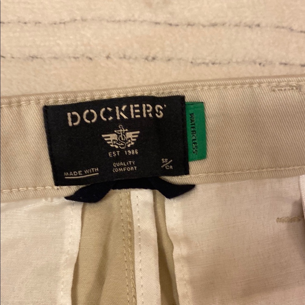DOCKERS.Classic Tan women’s Pants - Picture 4 of 9